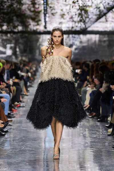 Look 30